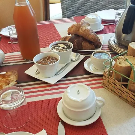 Manoir De Tireveste Couette-café