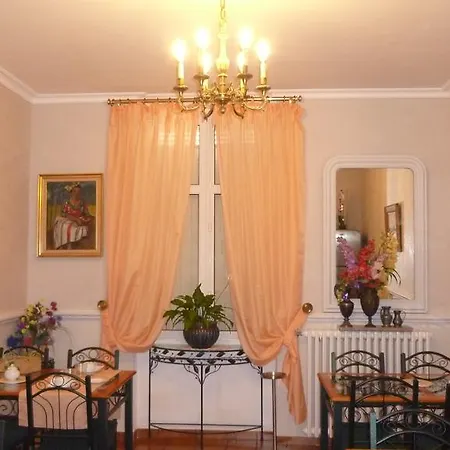 Couette-café Manoir De Tireveste 3*