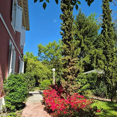 Manoir De Tireveste Bed & Breakfast