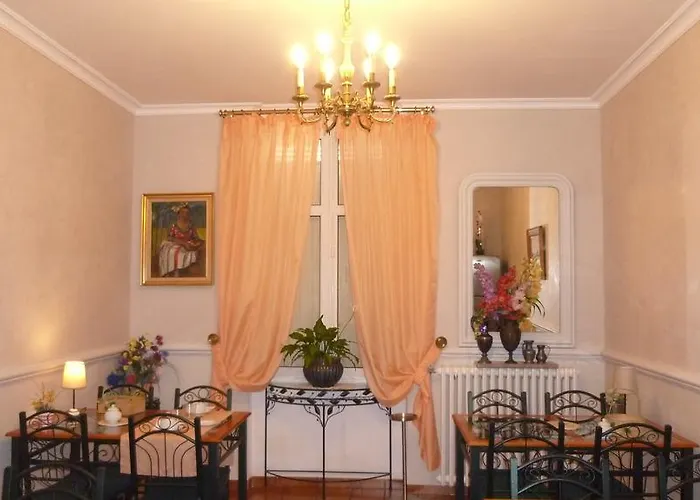 Bed & Breakfast Manoir De Tireveste 3*